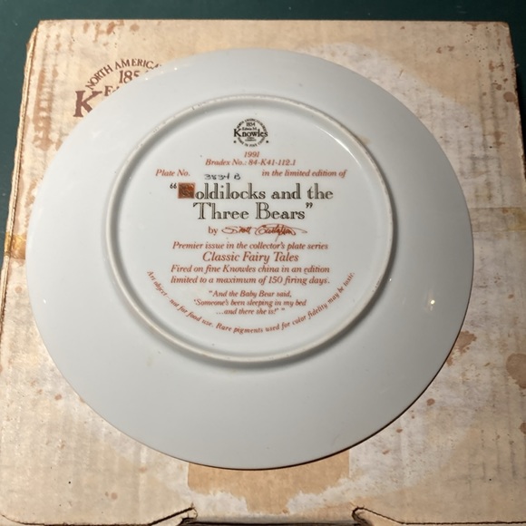 Collector plate, Goldilocks, and the three bears by Edwin Knowles. - Picture 2 of 3